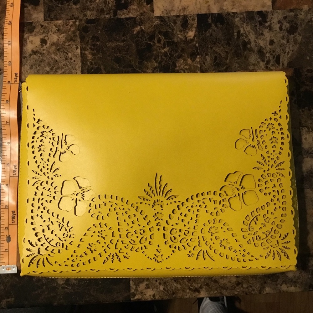 🆕 TOMMY BAHAMA Laser Lace Clutch - Picture 9 of 16